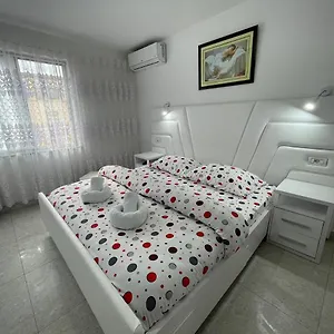 Romance Apartamento Tirana